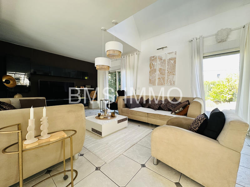 Maison - 230 m² - 6 pièces