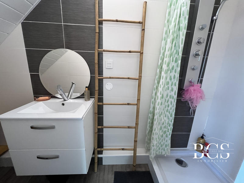 Maison - 174 m² - 9 pièces