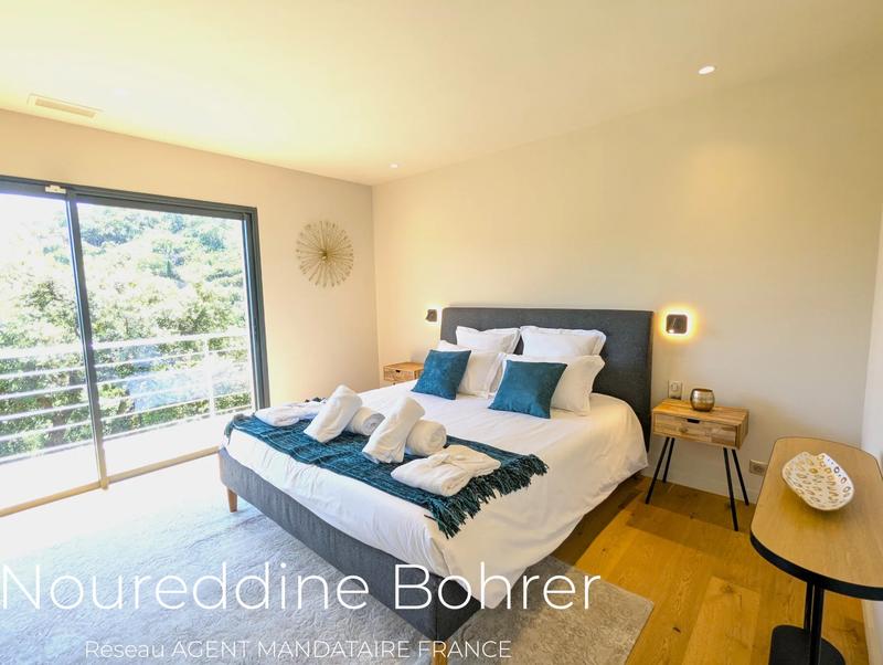 Villa - 260 m² - 7 pièces