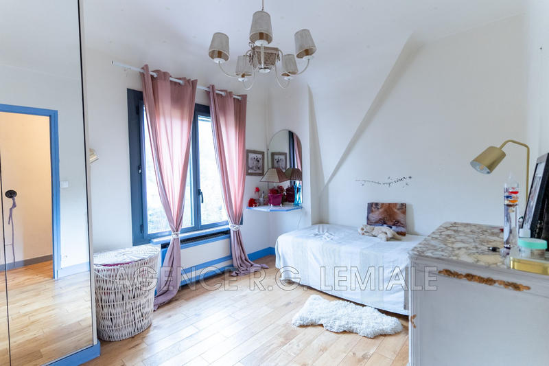 Maison - 180 m² - 7 pièces