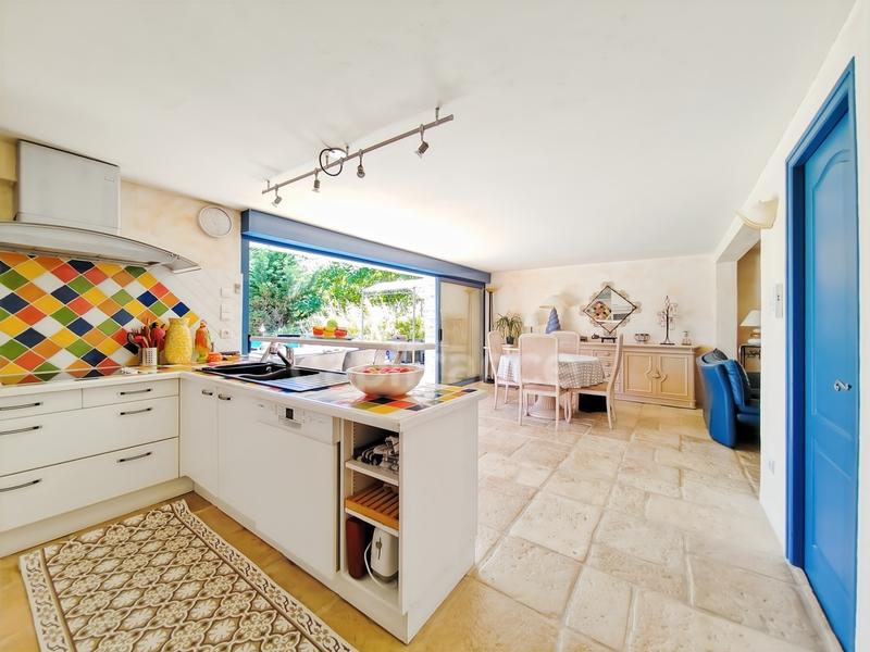 Maison - 250 m² - 8 pièces