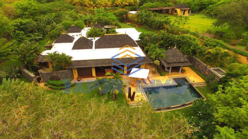 Villa - 492 m² - 6 pièces