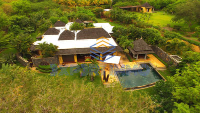 Villa - 492 m² - 6 pièces