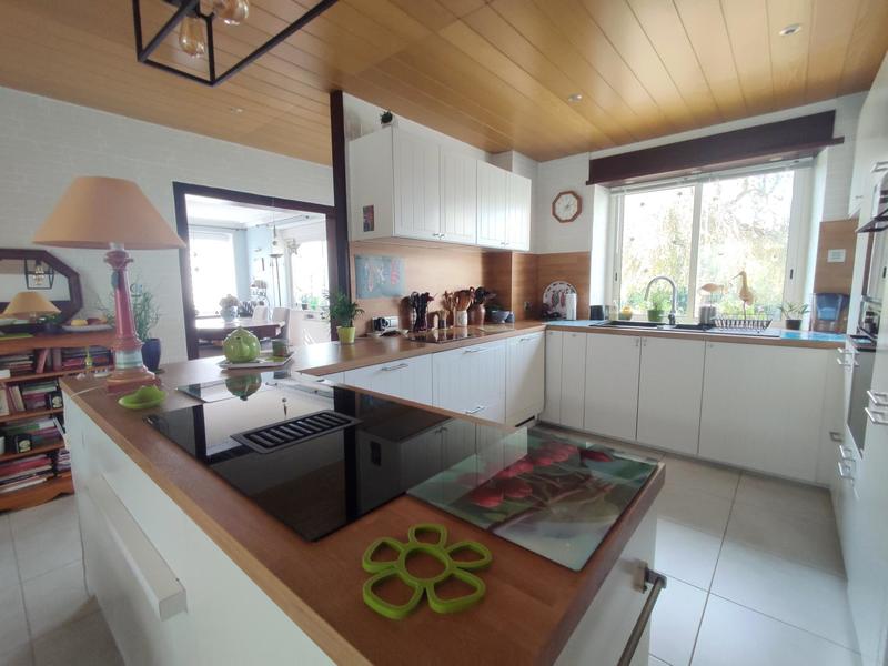 Maison - 242 m² - 8 pièces