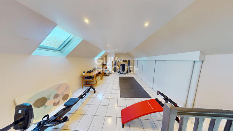 Maison - 220 m² - 9 pièces