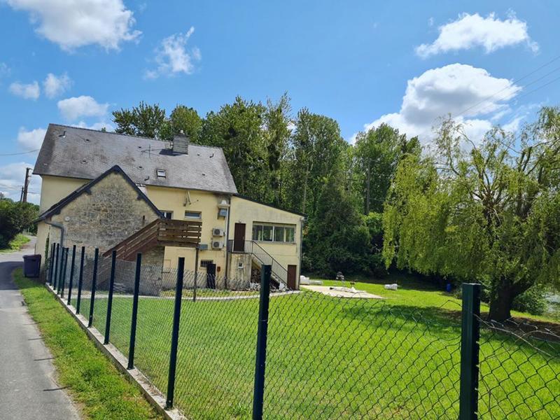 Maison - 255 m² - 8 pièces
