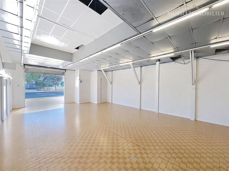 Local commercial - 400 m² - 6 pièces