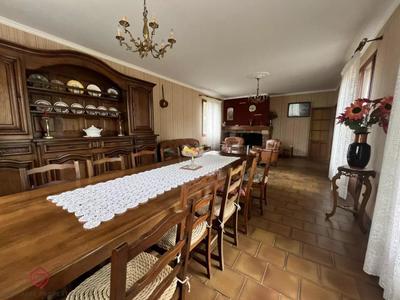 Maison - 221 m² - 8 pièces