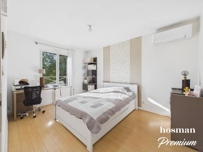 Maison - 220 m² - 6 pièces