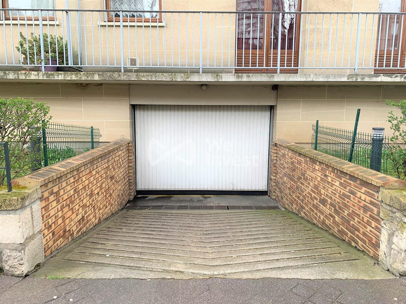 Parking / Garage - 10 m²