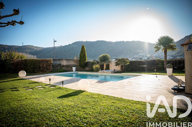 Maison - 332 m² - 6 pièces