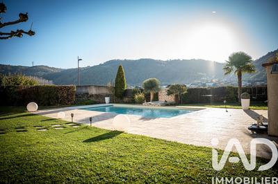 Maison - 332 m² - 6 pièces