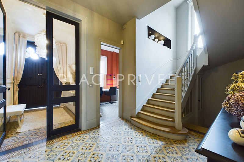 Maison - 272 m² - 10 pièces