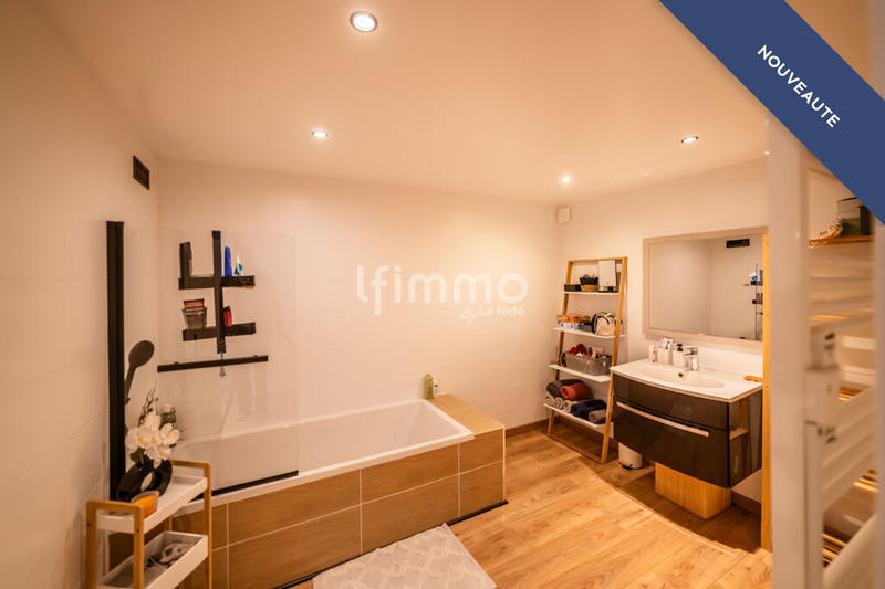 Maison - 220 m² - 6 pièces