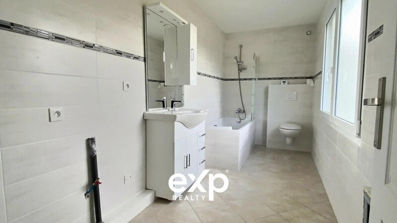 Maison - 331 m² - 7 pièces