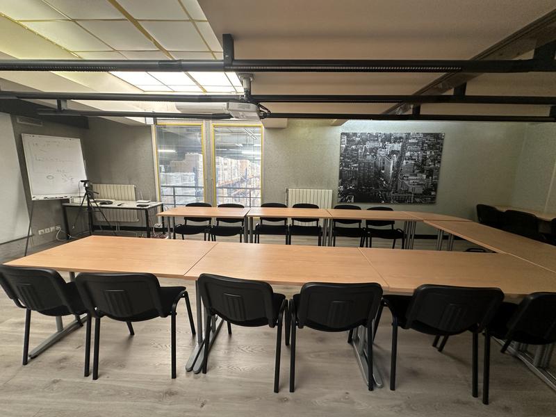 Local d'activités - 1 418 m² - 15 pièces