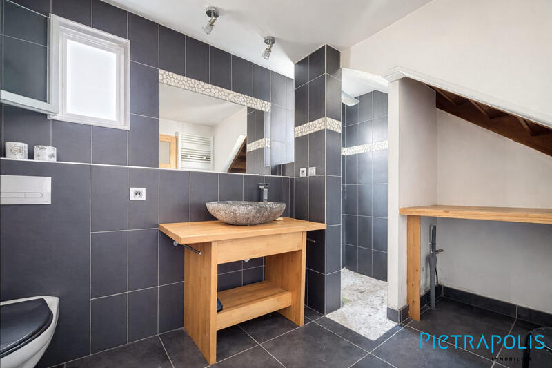 Maison - 185 m² - 8 pièces