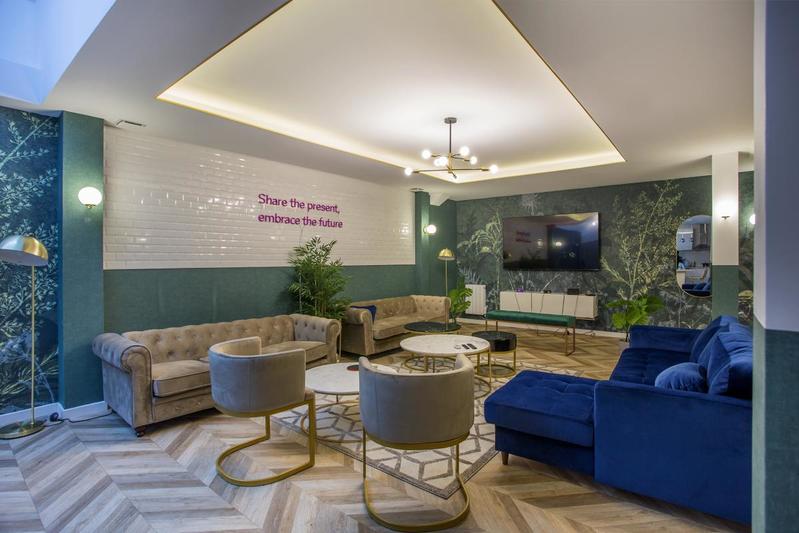 Maison - 428 m² - 19 pièces