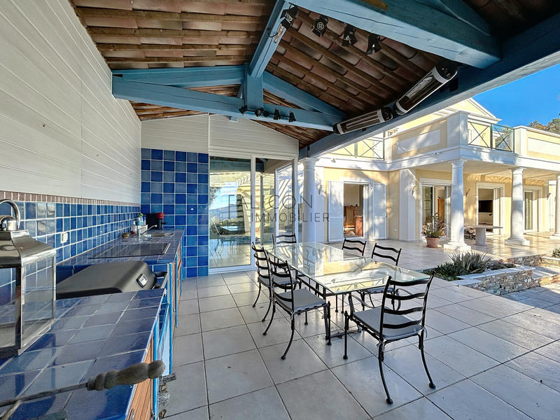 Villa - 200 m² - 6 pièces