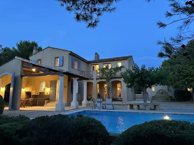 Maison - 232 m² - 8 pièces