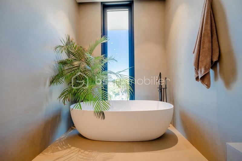 Villa - 395 m² - 9 pièces