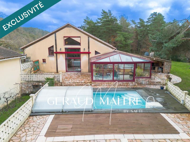 Propriété - 285 m² - 10 pièces