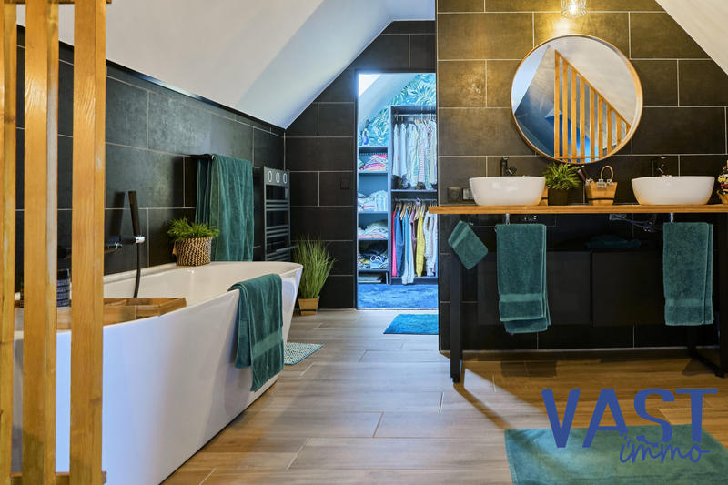 Maison - 217 m² - 6 pièces