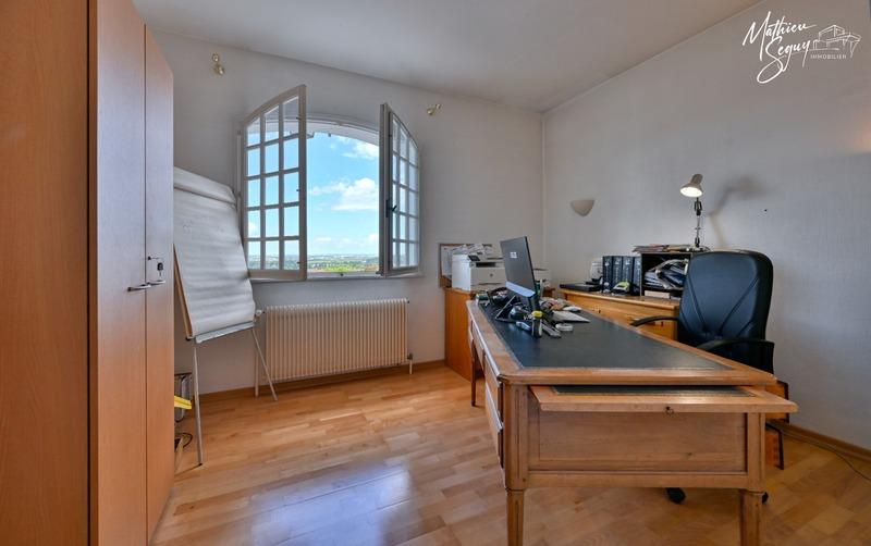 Maison - 195 m² - 6 pièces