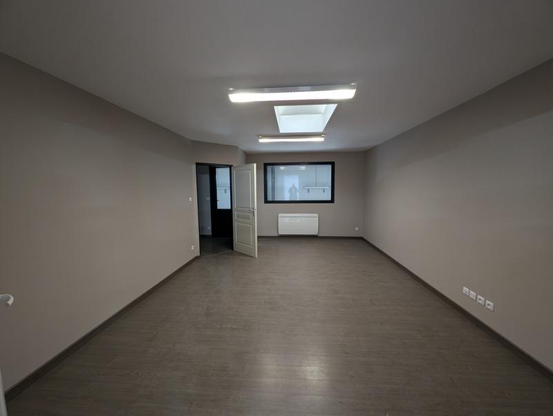 Entrepôt - 540 m² - 9 pièces
