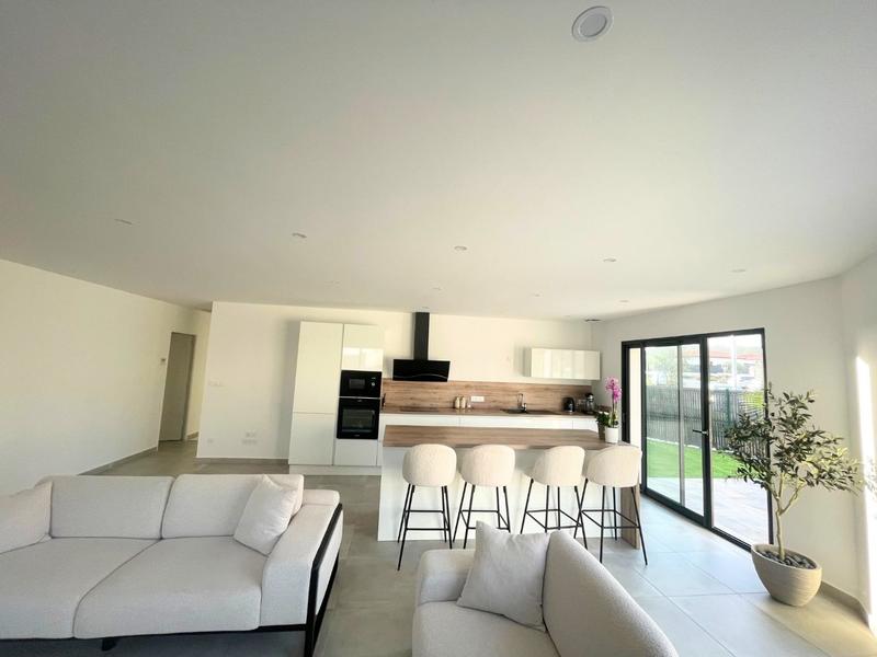 Maison - 99 m² - 4 pièces