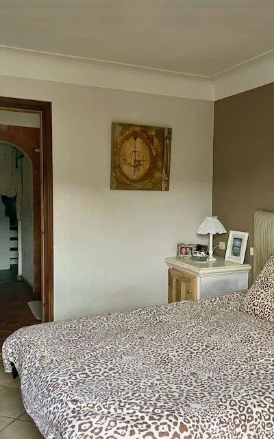 Maison - 240 m² - 7 pièces