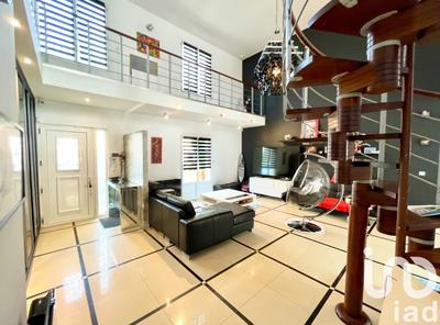 Maison - 211 m² - 7 pièces