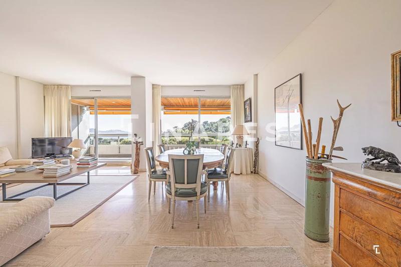 Appartement - 90 m² - 3 pièces