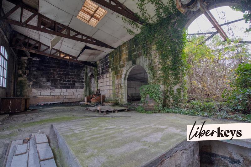 Maison - 900 m² - 1 pièce