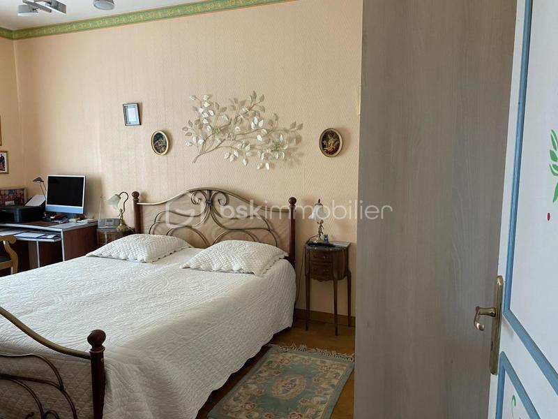 Maison traditionnelle - 305 m² - 7 pièces