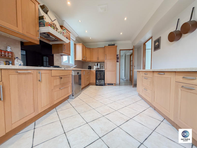 Maison - 107 m² - 6 pièces