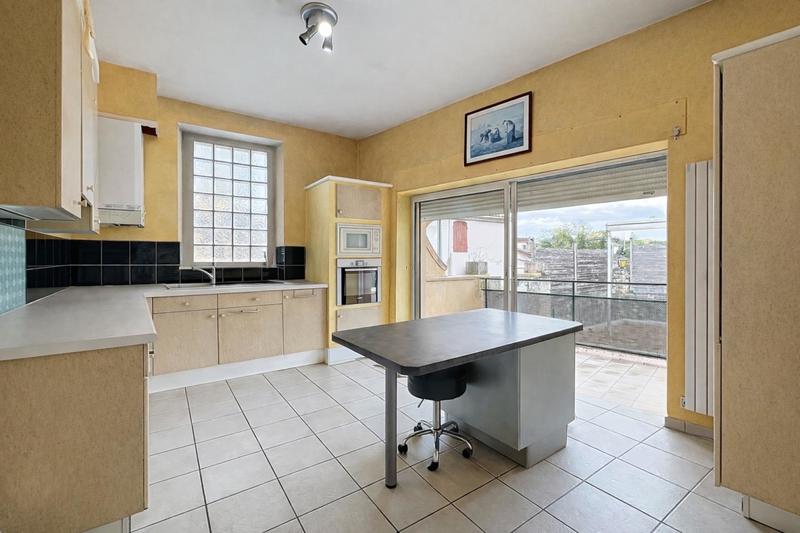 Maison - 228 m² - 8 pièces