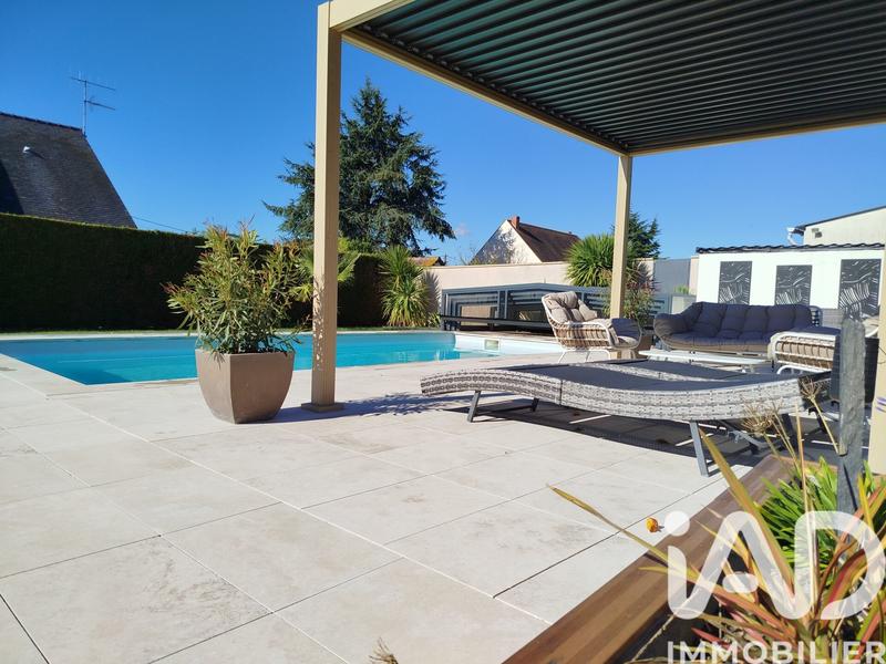 Maison - 213 m² - 9 pièces