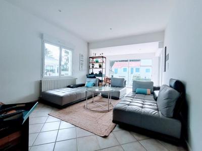 Maison - 220 m² - 10 pièces