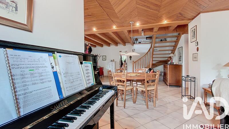 Maison - 258 m² - 5 pièces