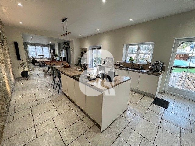 Maison ancienne - 240 m² - 10 pièces