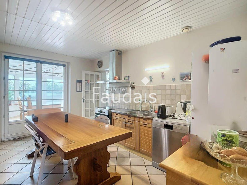 Maison - 170 m² - 9 pièces