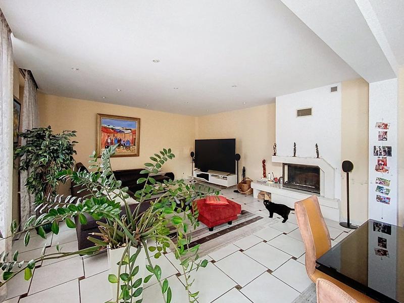 Maison - 203 m² - 6 pièces