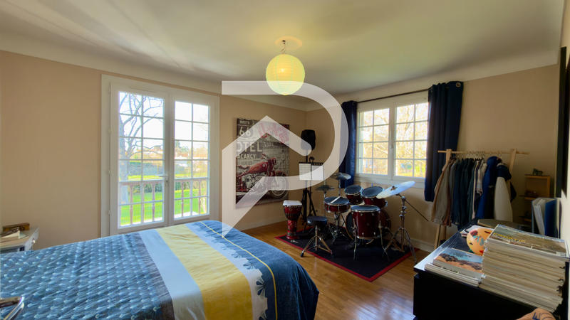 Maison - 204 m² - 7 pièces