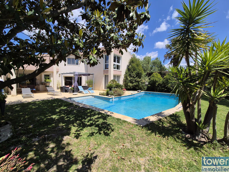 Maison - 210 m² - 8 pièces