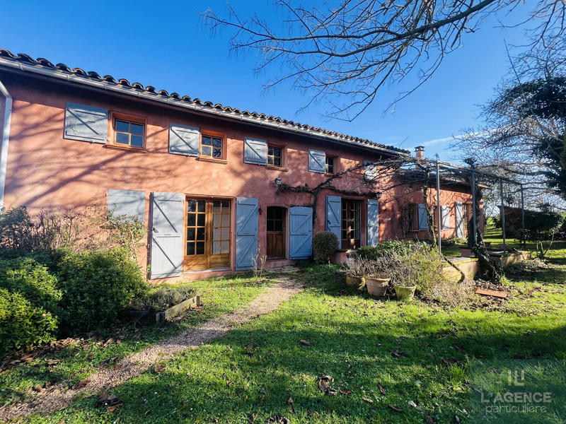 Propriété - 218 m² - 6 pièces