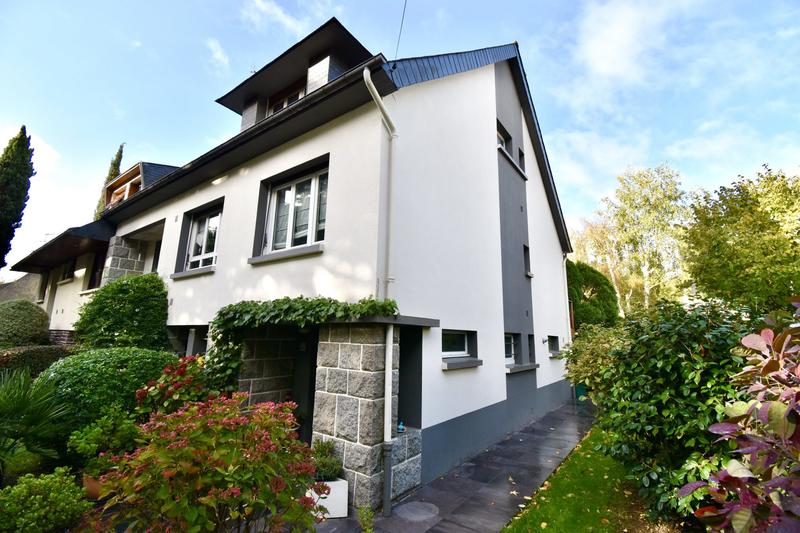 Maison traditionnelle - 149 m² - 6 pièces