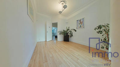 Appartement - 93 m² - 3 pièces