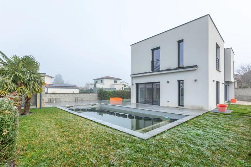 Maison - 246 m² - 8 pièces