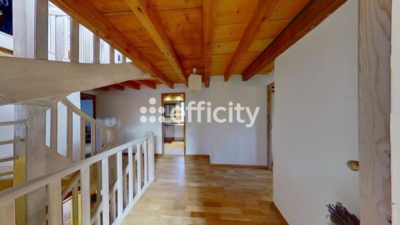 Maison - 220 m² - 7 pièces